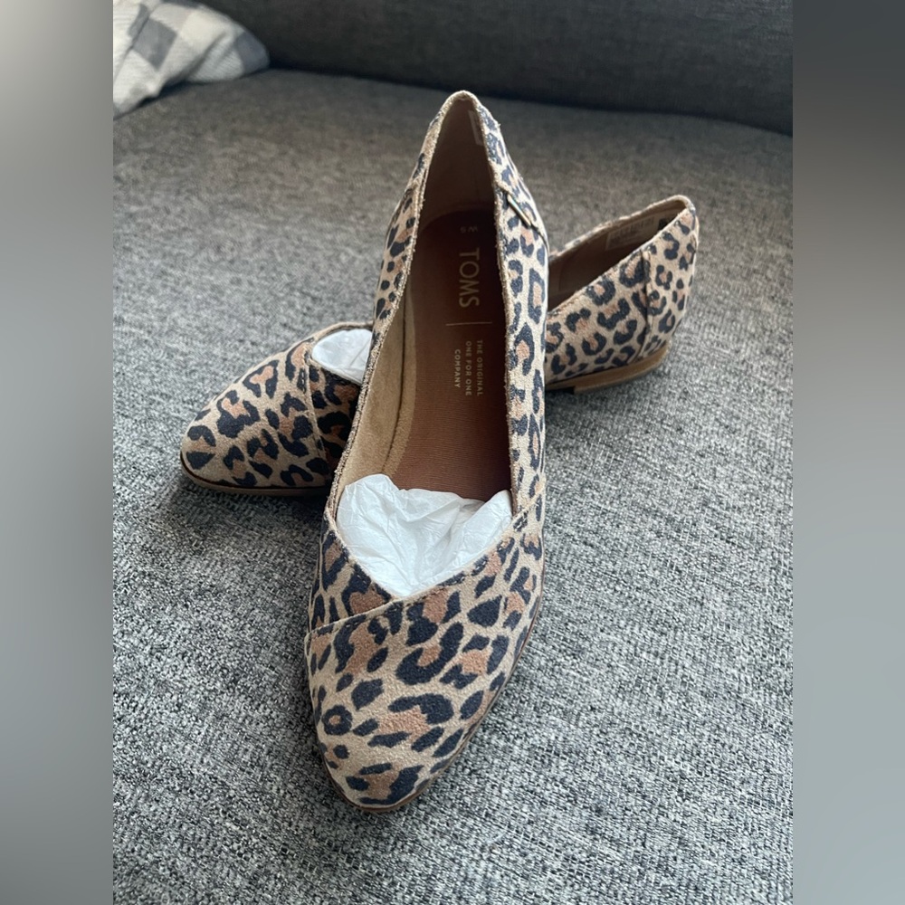 Toms Julie flats Suede Cheetah Leopard Animal Print almond toe size 5